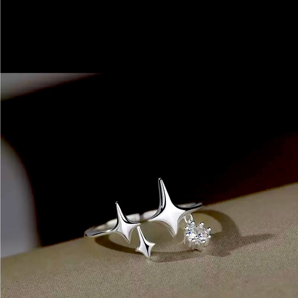 925 Sterling Silver Ring with crystal star tassel!